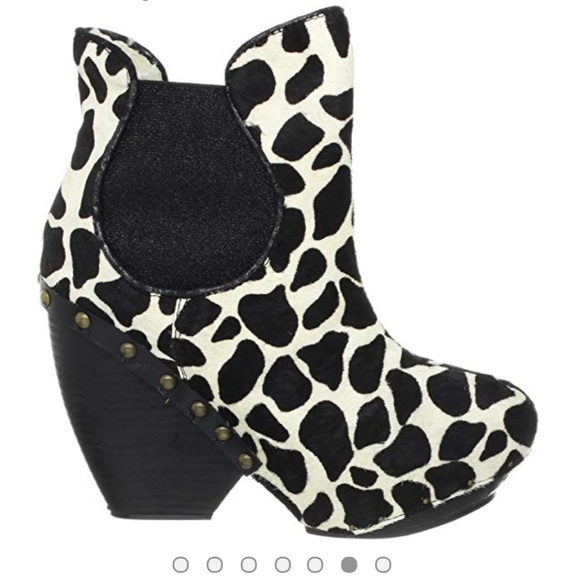Irregular Choice Collagen Kiss Booties - Picture 1 of 8